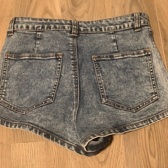 PERFECT CONDITION Jean shorts - Picture 2 of 4